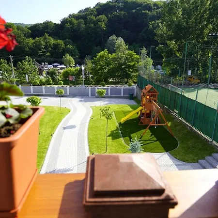Guest house Pensiunea Magic 4*
